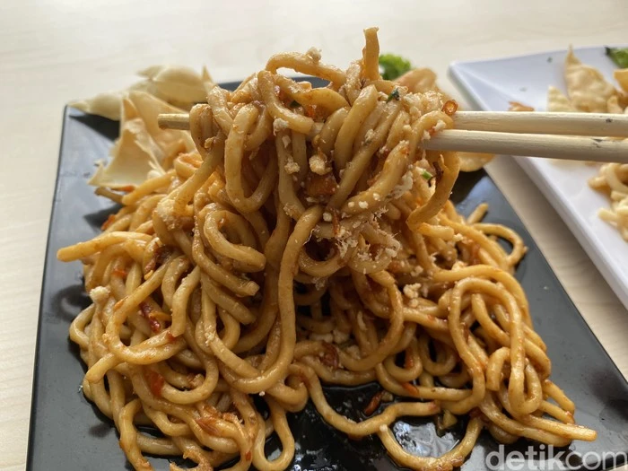 Cobain Mie Pedas Kekinian Pertama di Indonesia